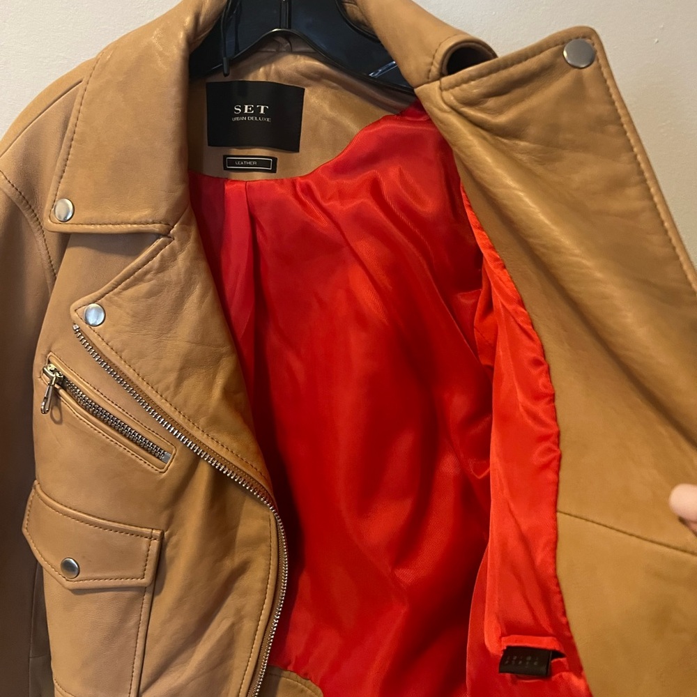 Buttery soft Toffee color Leather Jacket purchased at Harrods- perfect 4 spring - Picture 3 of 6